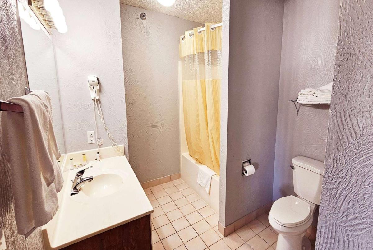 Days Inn by Wyndham Ozark Springfield - Housity