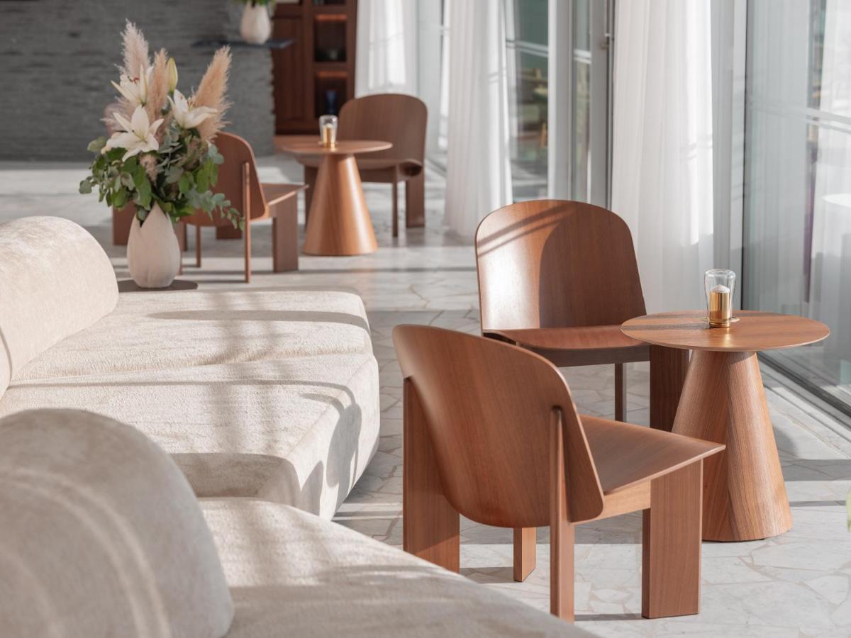 Coin salon dans l'établissement Bleu Hôtel & Spa