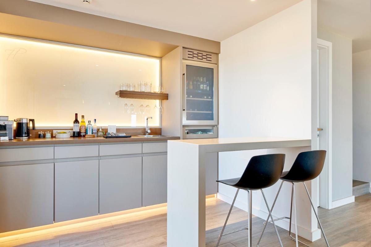 Una cocina o zona de cocina en 7Pines Resort Ibiza, part of Destination by Hyatt