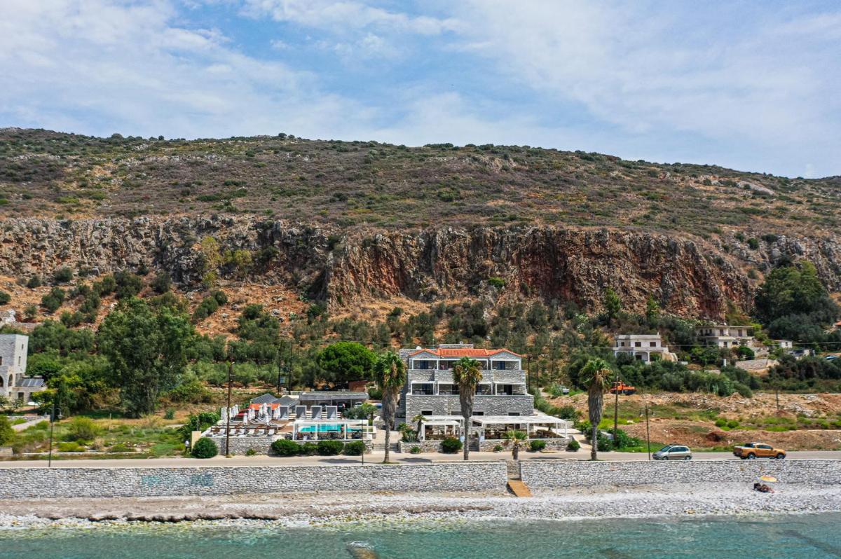 Itilo Traditional Hotel - Housity