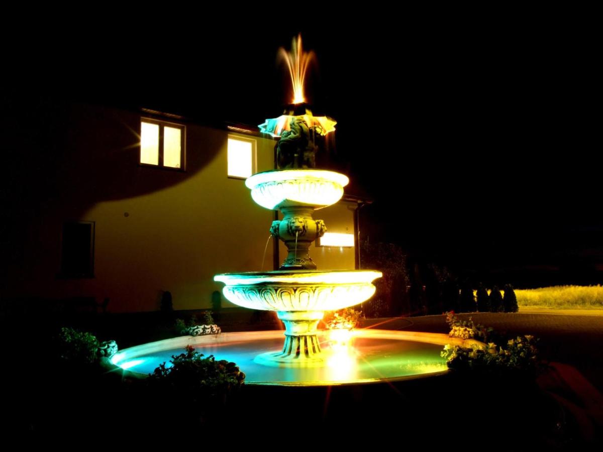Gościniec Nad Stawem - Housity