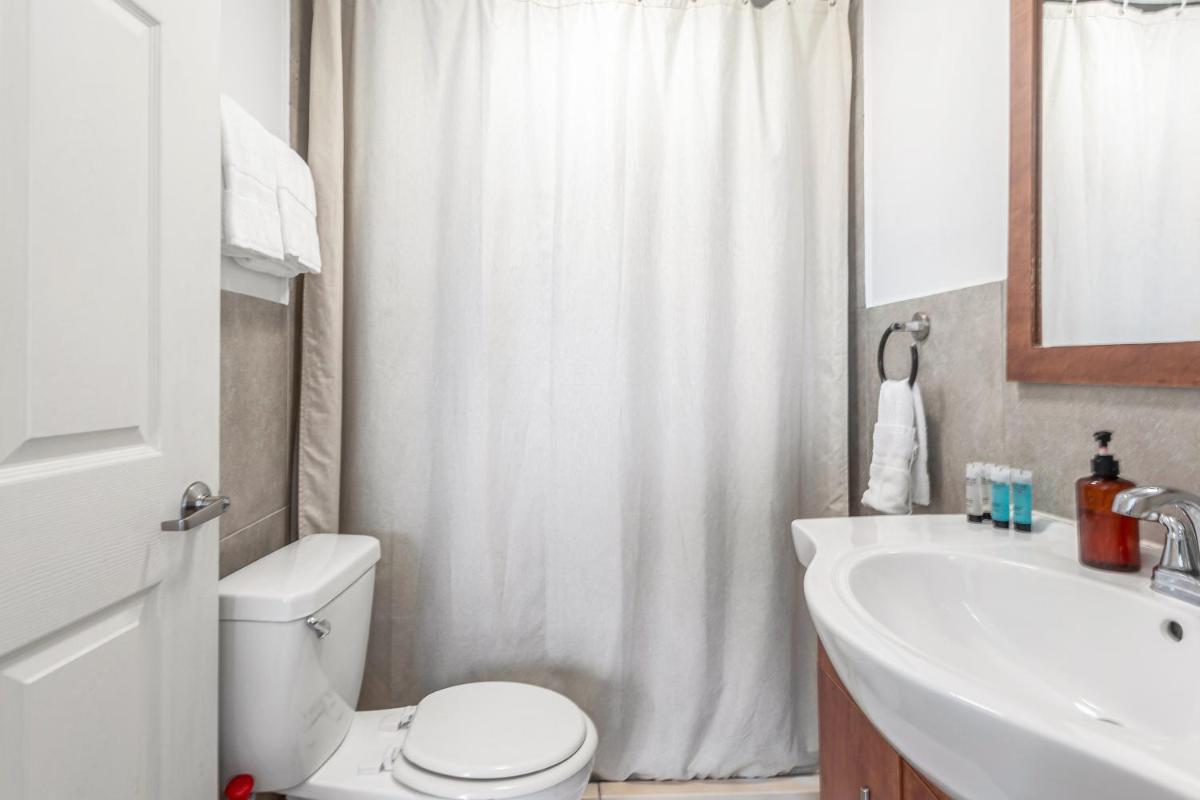 Maho Beach House - Petite Studio - Ocean View - Housity