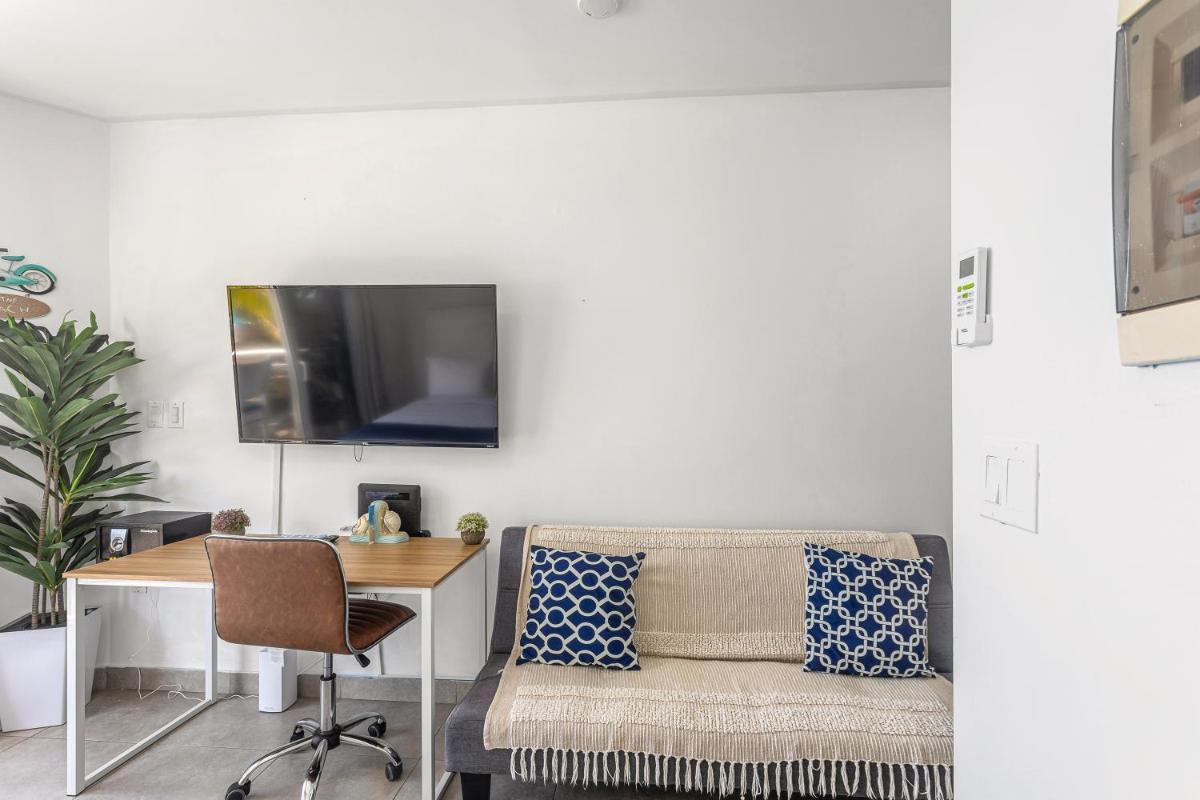 Maho Beach House - Petite Studio - Ocean View - Housity