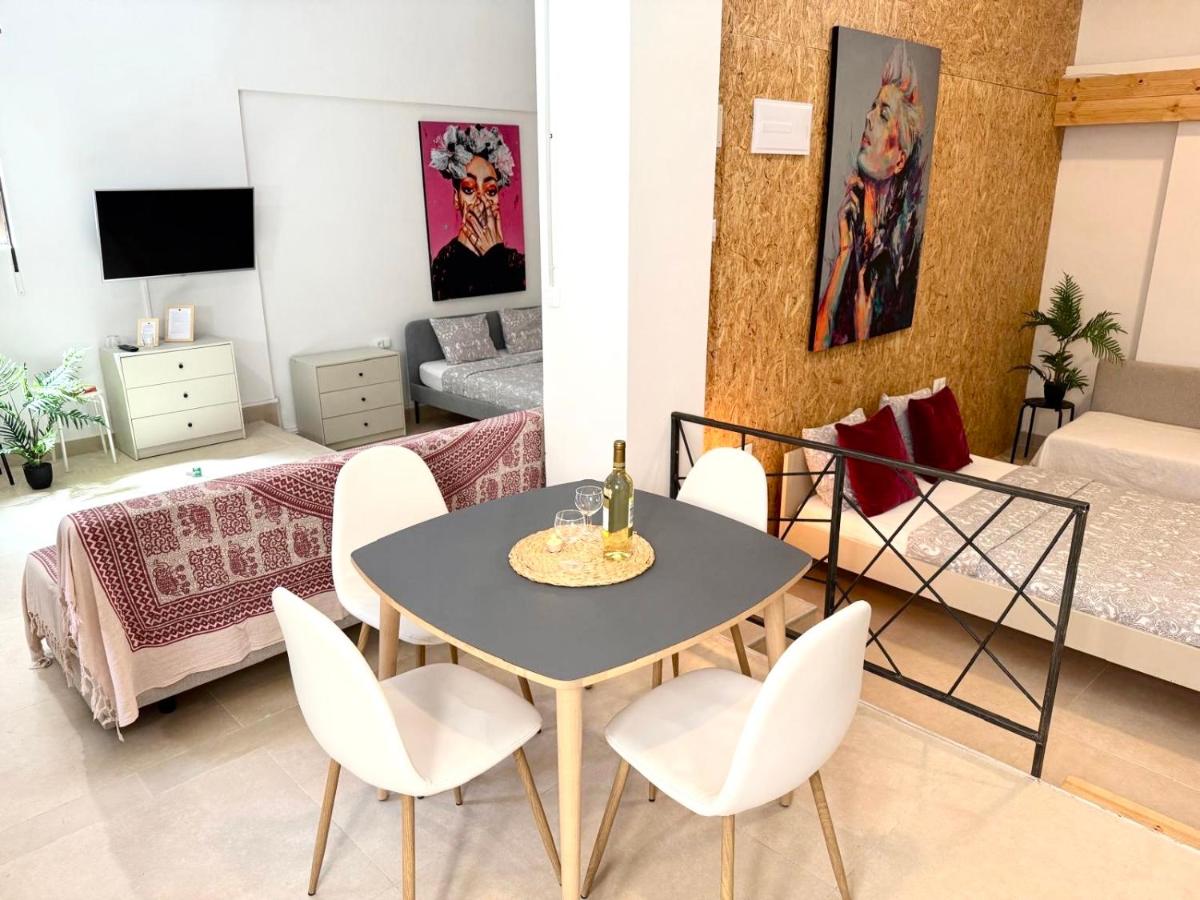 Soho Boho Apartments - with sunny rooftop terrace and fiber optic internet - Housity