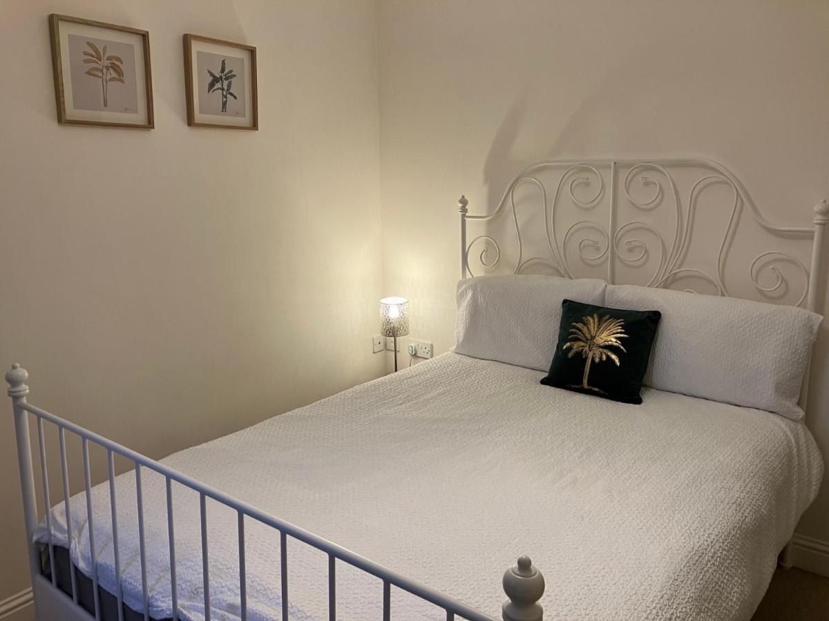 The Eaves, Glastonbury High Street 2 bed 2 bathroom apartment - Housity