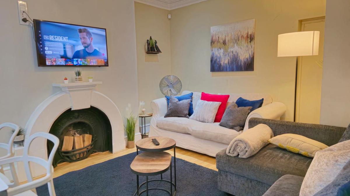 Stylish 2 Bedroom Apartment, Leeds Centre + Free Parking - Housity