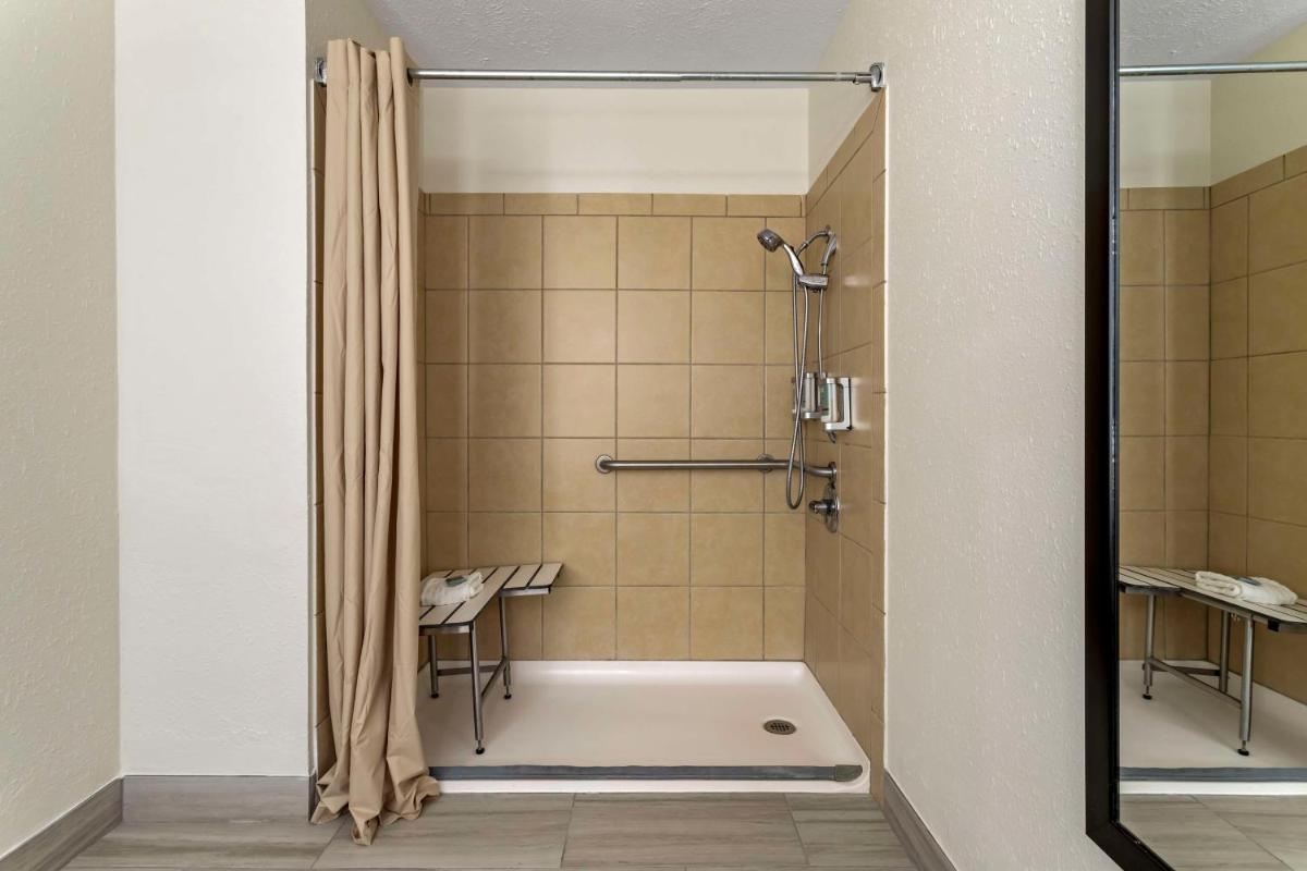 Best Western of Alexandria Inn & Suites & Conference Center - Housity