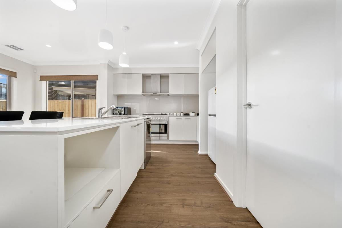 Charming Cozy Stylish Unique Retreat, Steps from Alira Village Mall, Park - Housity