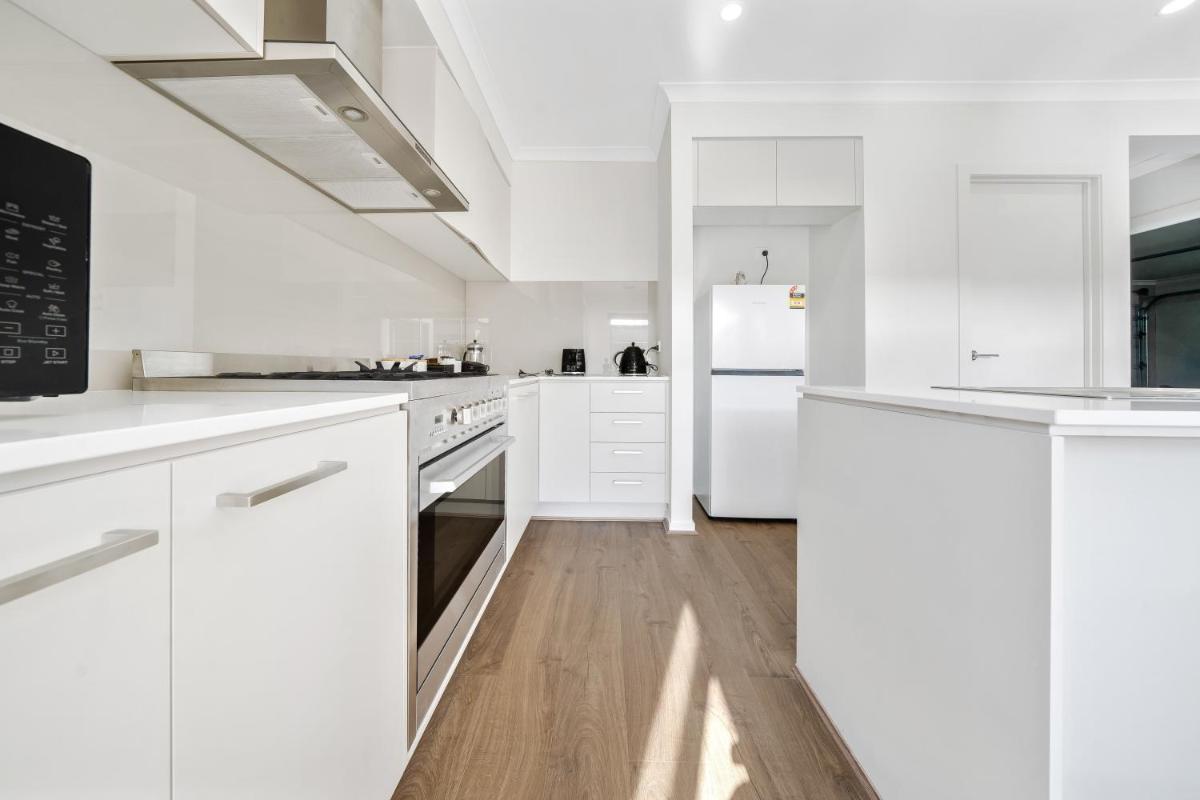 Charming Cozy Stylish Unique Retreat, Steps from Alira Village Mall, Park - Housity