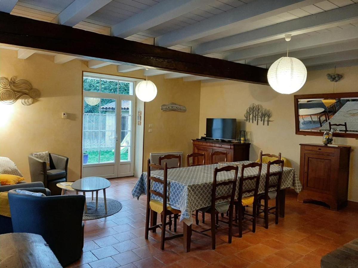 Gîte cosy avec 3 chambres, cour privée, baby-foot et internet, équipements bébé inclus, animaux permis - FR-1-653-154 - Housity