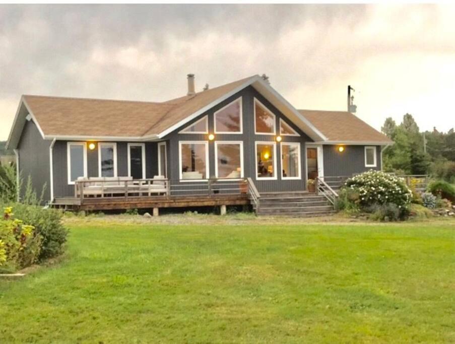 Private Waterfront Luxury with Hot Tub and Barrel Sauna - Housity