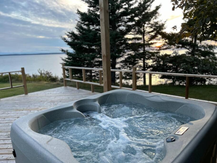Private Waterfront Luxury with Hot Tub and Barrel Sauna - Housity