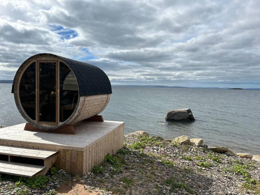 Private Waterfront Luxury with Hot Tub and Barrel Sauna - Housity
