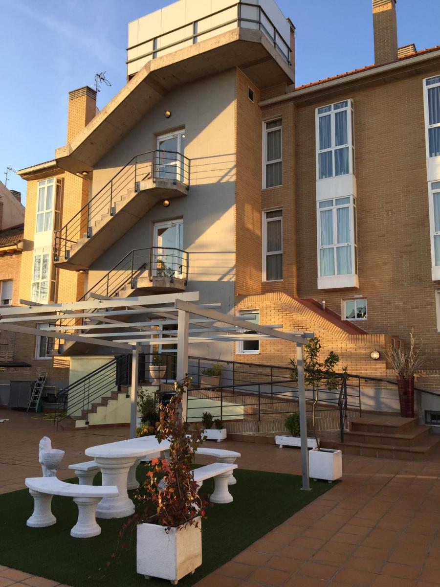 Hotel Barajas Plaza - Housity