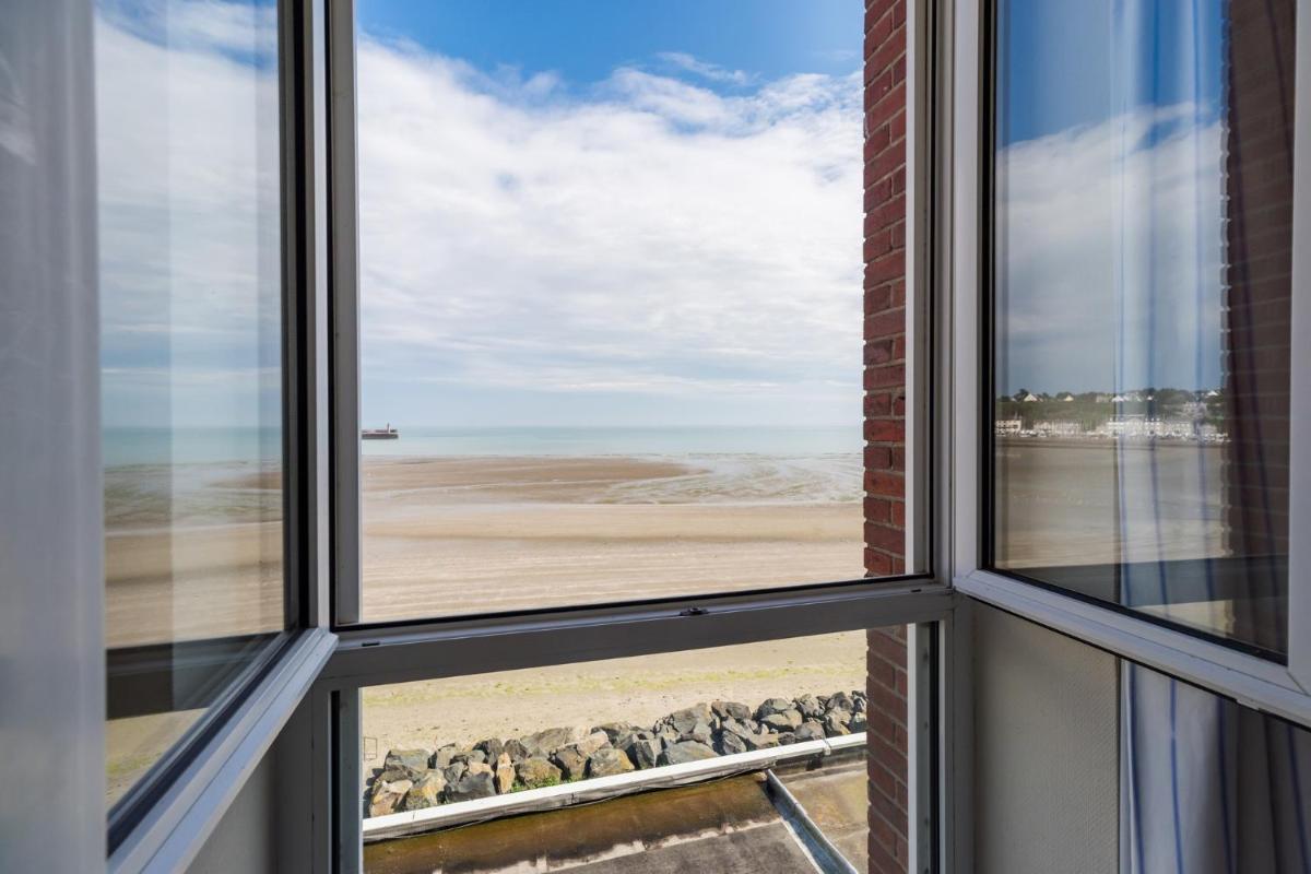 Vue générale sur la mer ou vue sur la mer prise depuis l'hôtel