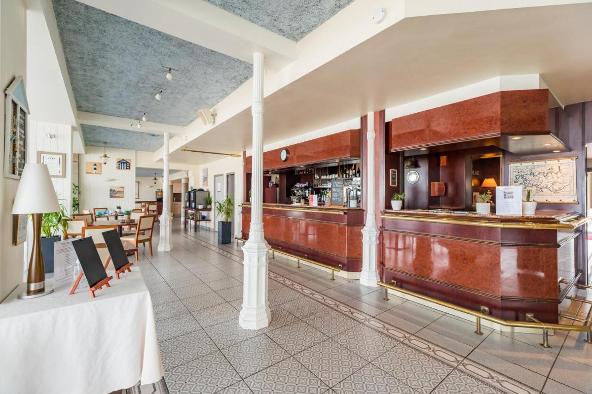 Restaurant ou autre lieu de restauration dans l'établissement Hôtel Miléade de la Plage - Binic