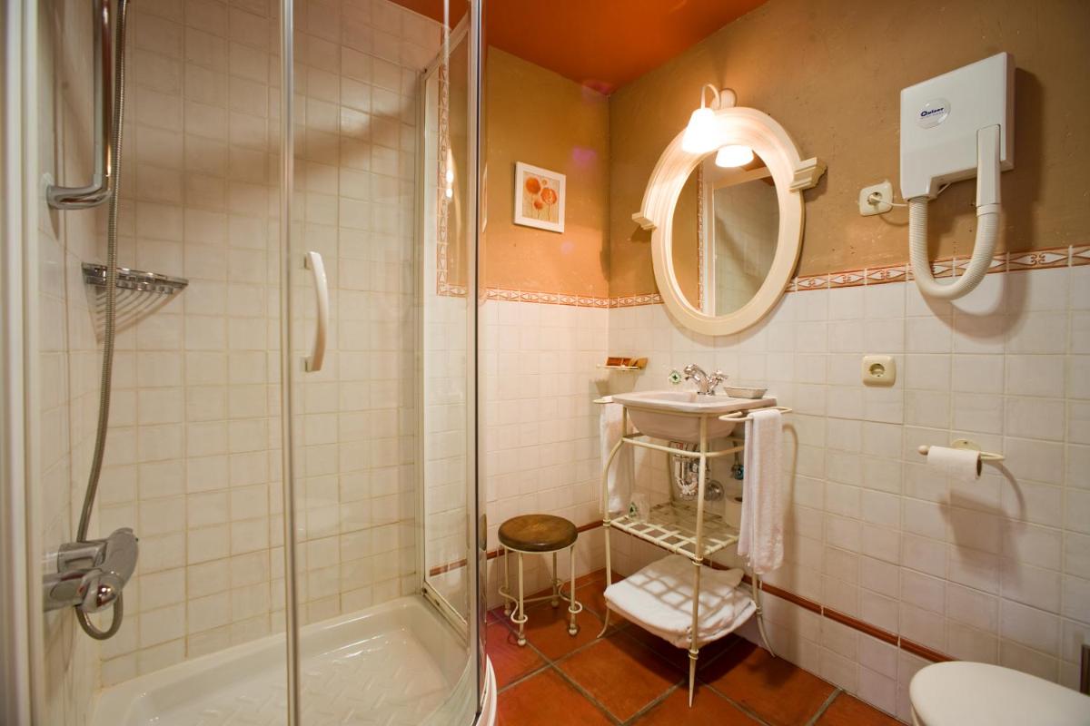 Hotel Rural El Almadiero - Housity