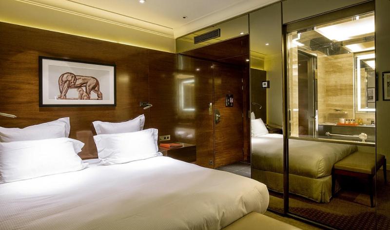 Un ou plusieurs lits dans un hébergement de l'établissement Hotel Montaigne