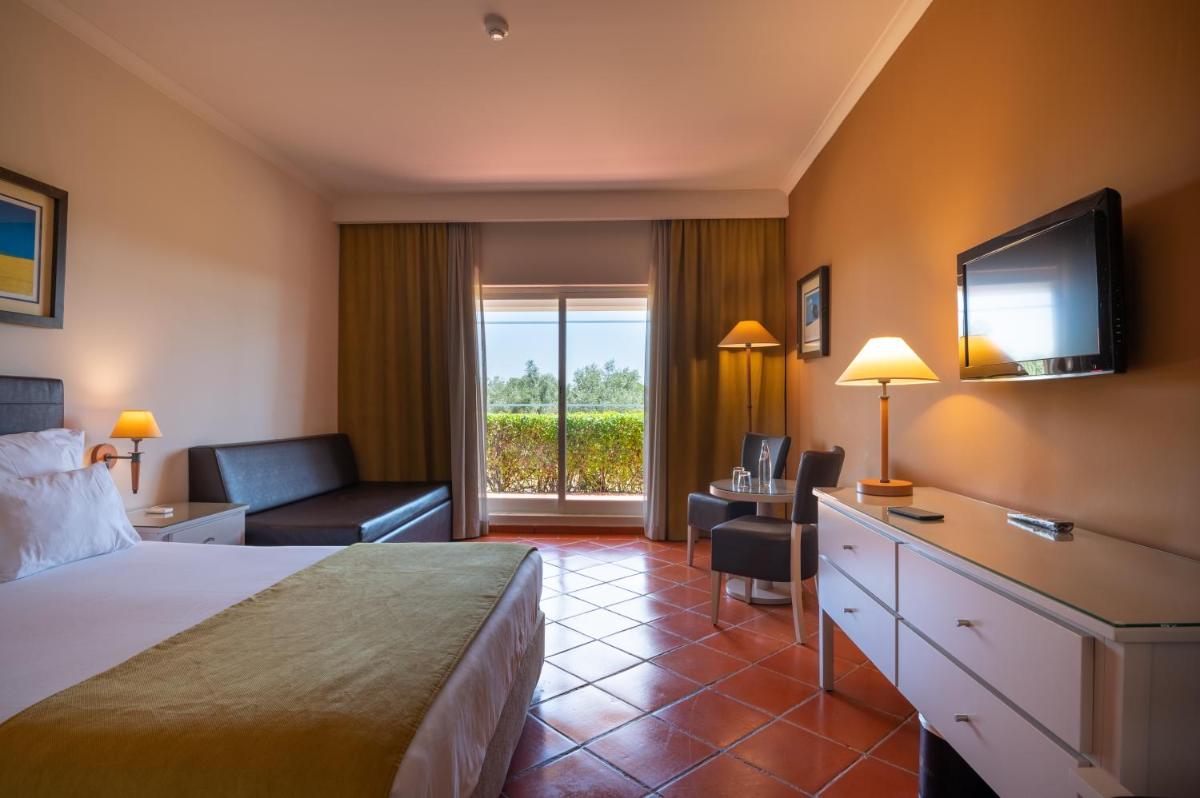 Uma cama ou camas num quarto em Vila Gale Alentejo Vineyard - Clube de Campo