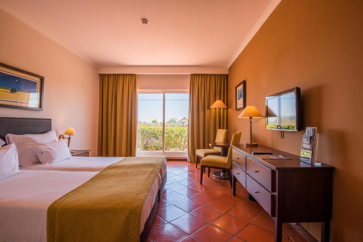 Uma cama ou camas num quarto em Vila Gale Alentejo Vineyard - Clube de Campo