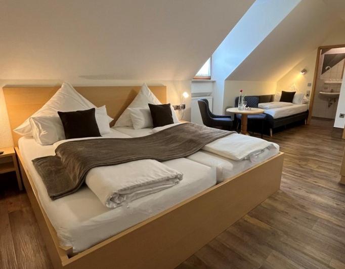 Hotel Gasthof am Schloß - Housity