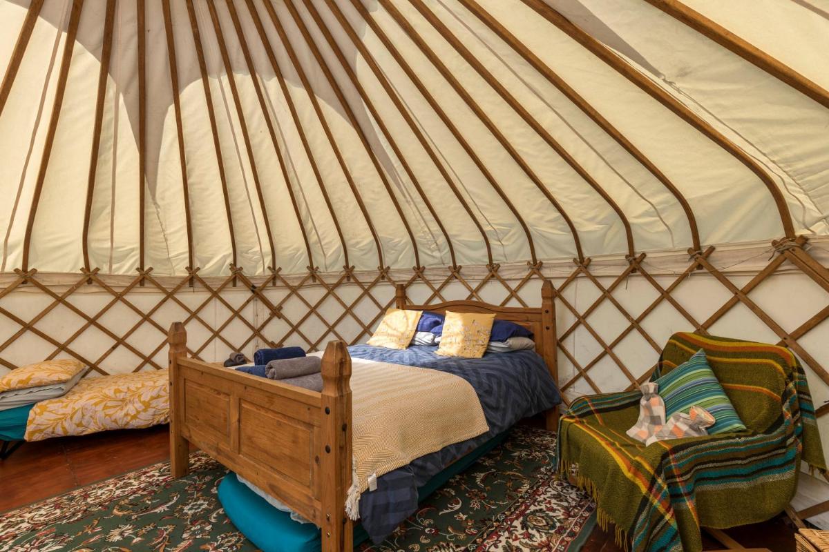 Beautiful Yurt with stunning South Downs views - Housity