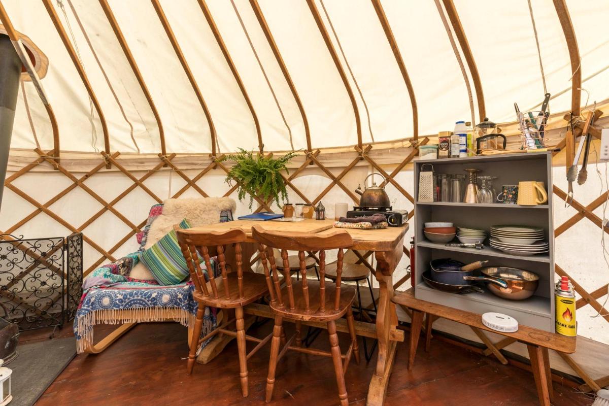 Beautiful Yurt with stunning South Downs views - Housity