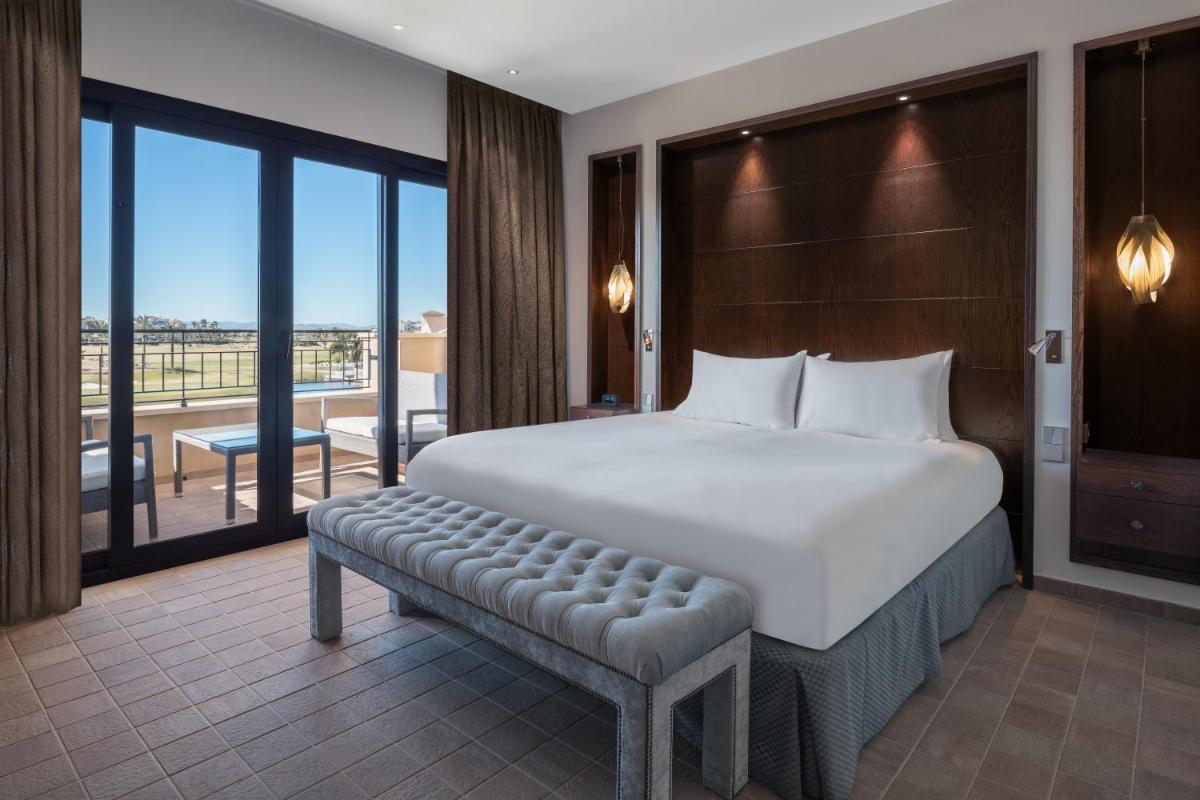 Cama o camas de una habitación en Doubletree By Hilton La Torre Golf Resort