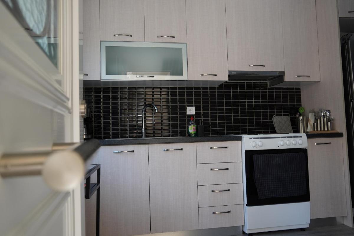 Industrial Design Bungalow – 2 min to Center, Wifi - Housity