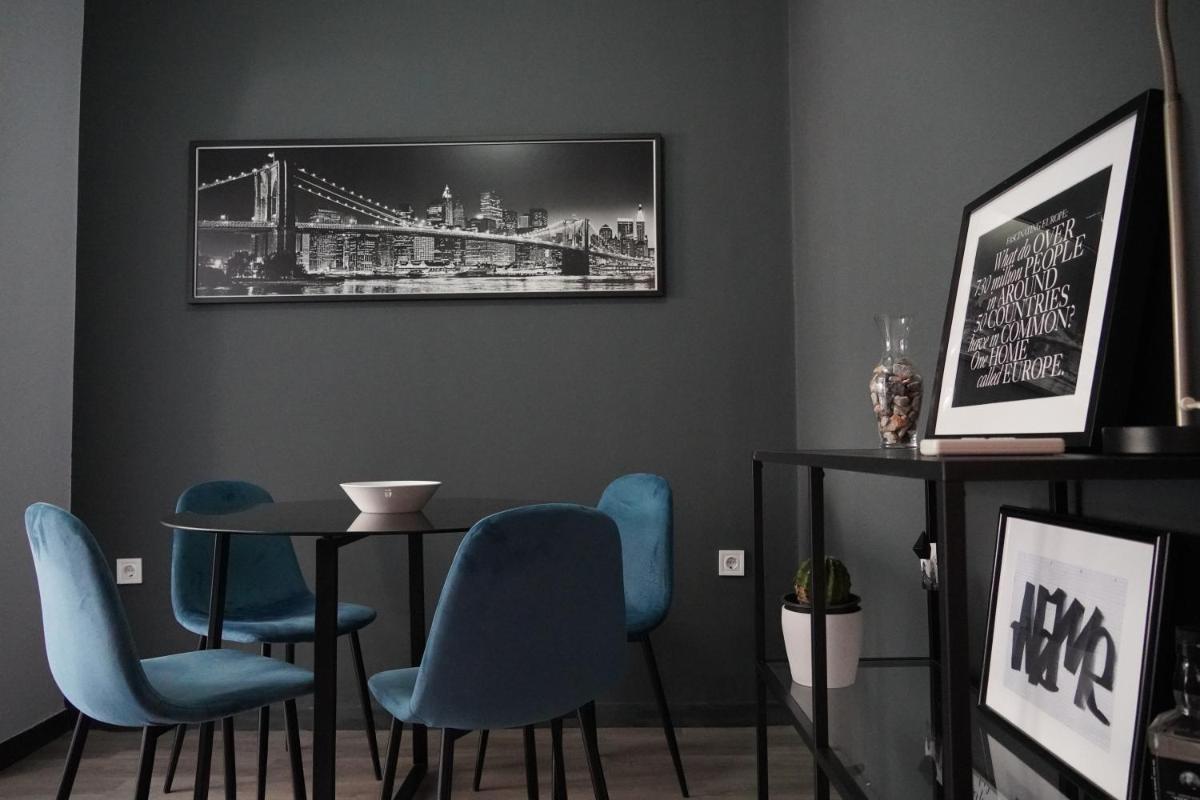Industrial Design Bungalow – 2 min to Center, Wifi - Housity
