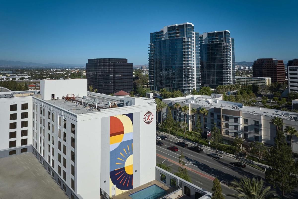 Hotel Zessa Orange County Airport, a DoubleTree by Hilton - Housity