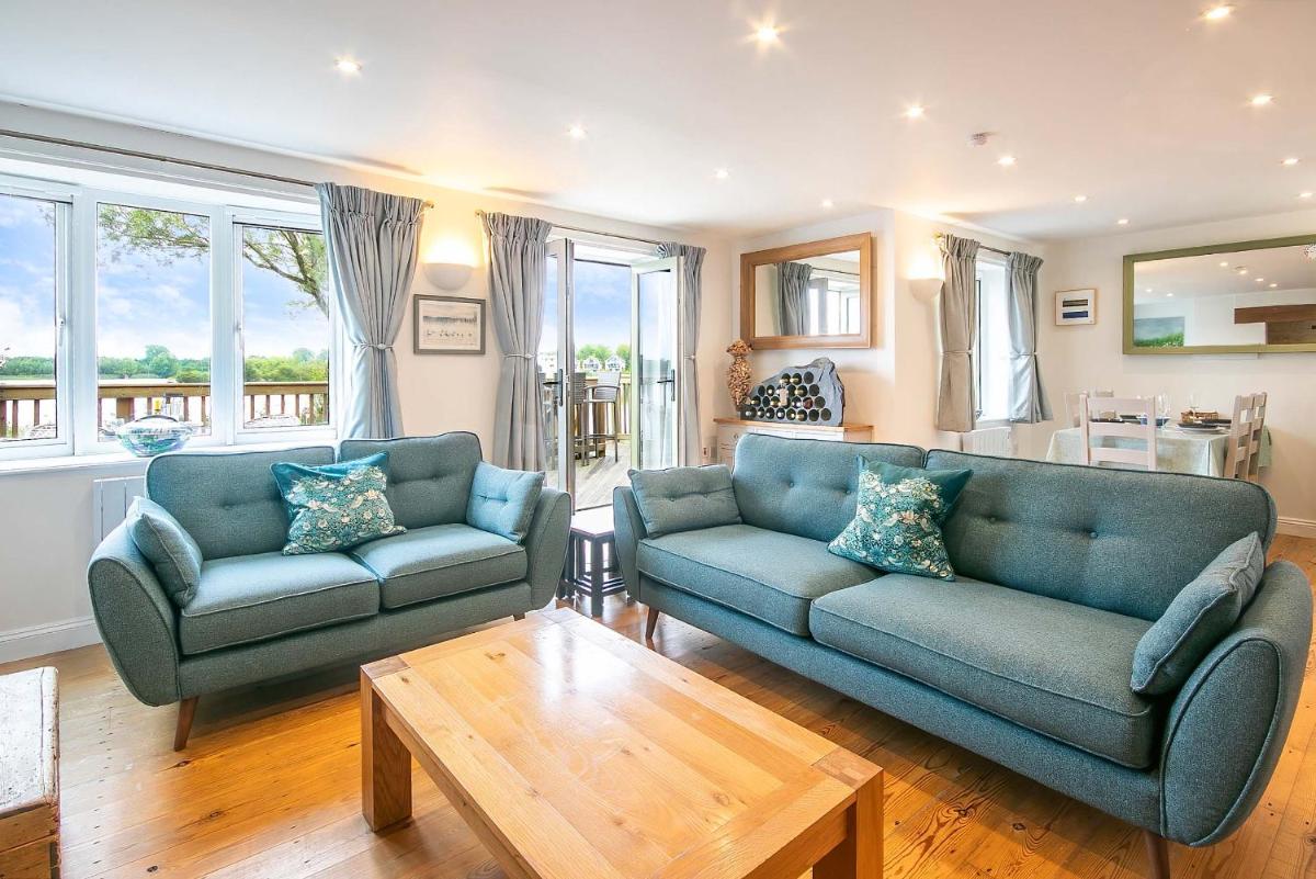 Coot Cottage - holiday house with fantastic lake views - Housity