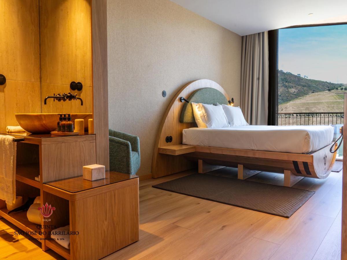 Uma cama ou camas num quarto em Barrilario Douro Wine Hotel e Spa - Quinta São Jose do Barrilario