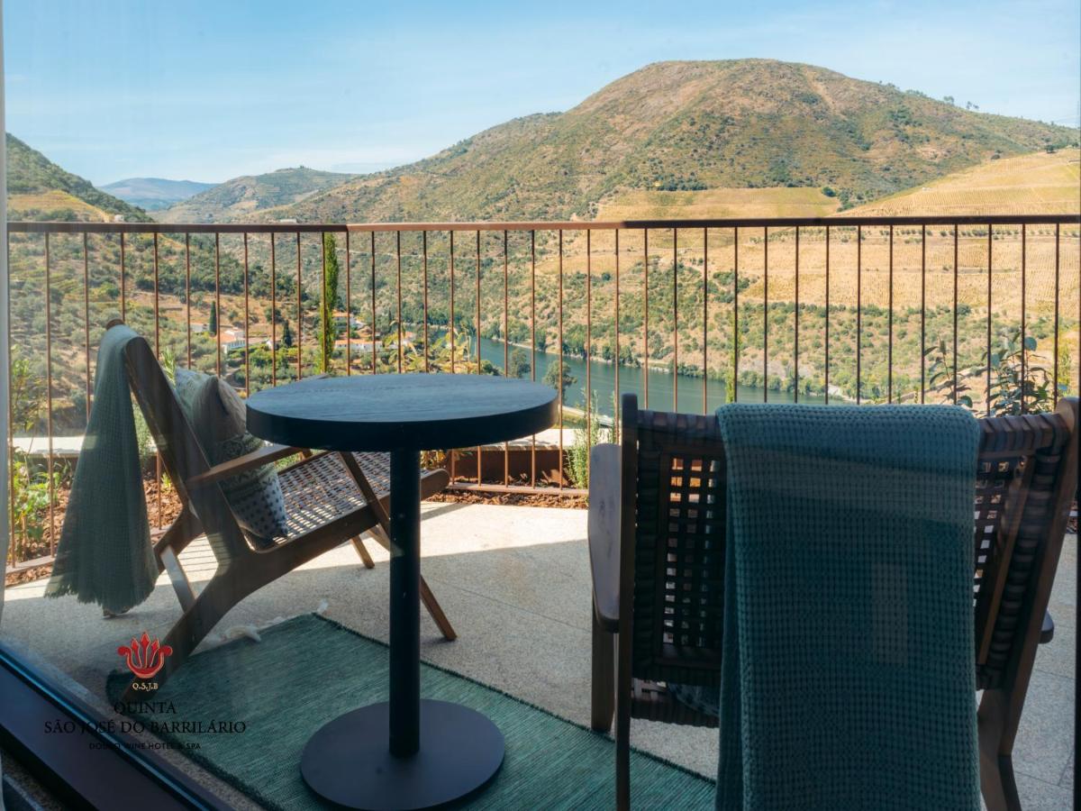 Uma vista geral da montanha ou uma vista da montanha a partir do hotel
