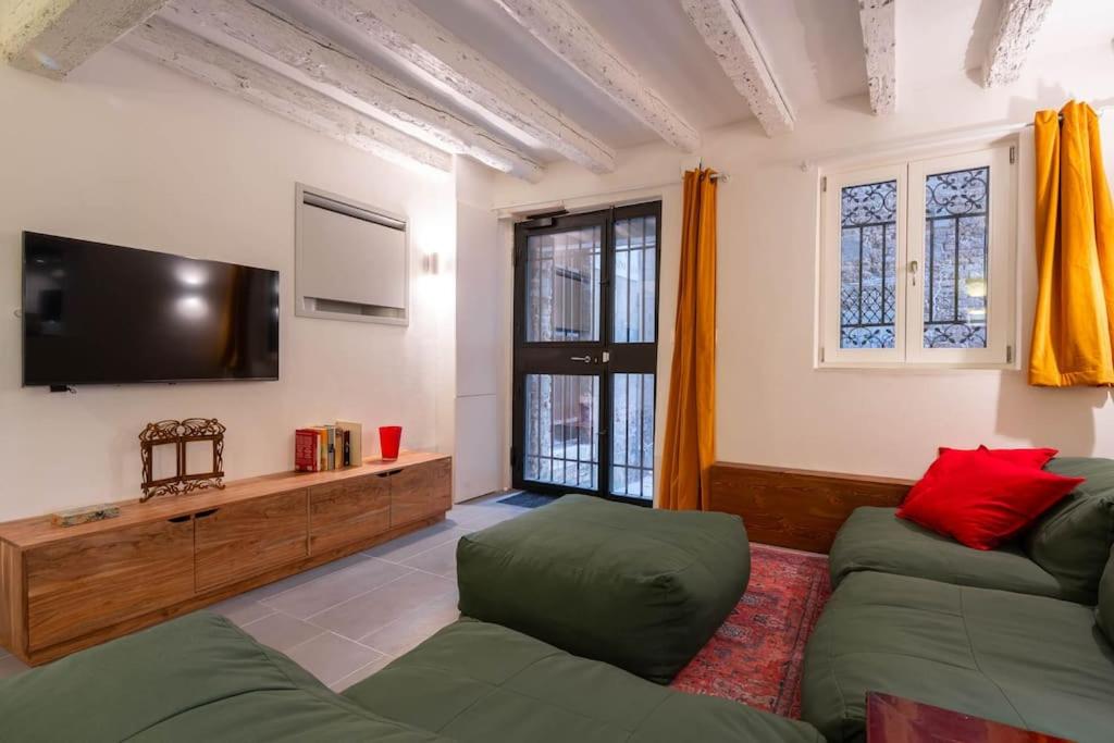 Rialto Green Design Apartment - Housity