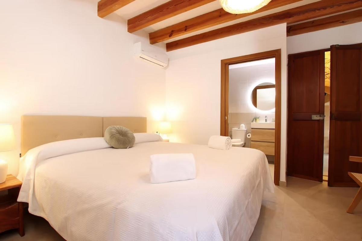 Rustic house recently renovated villa with views to the Pollensa mountains by Renthousing - Housity