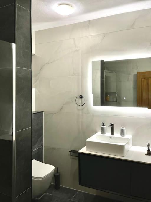 Spacious apartment in Prishtina - Housity