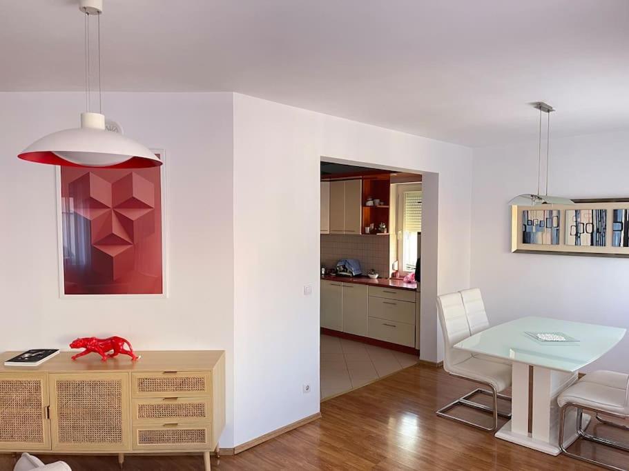 Spacious apartment in Prishtina - Housity