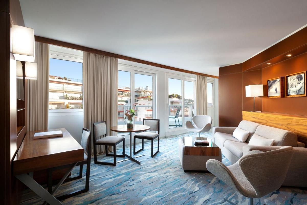 Coin salon dans l'établissement JW Marriott Cannes