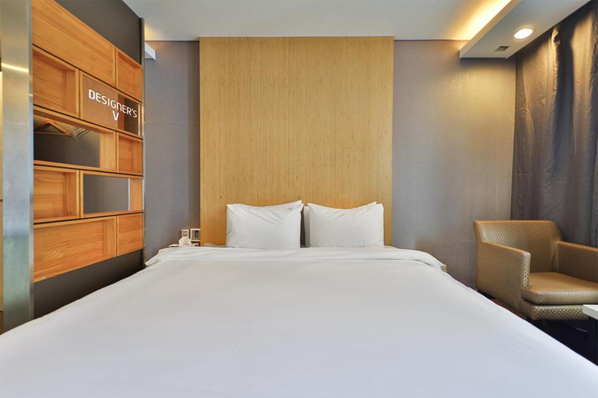 Moonbay Hotel - Housity