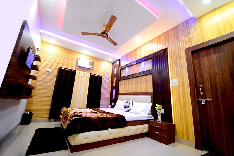 Taj Square A luxurious family homestay - Housity
