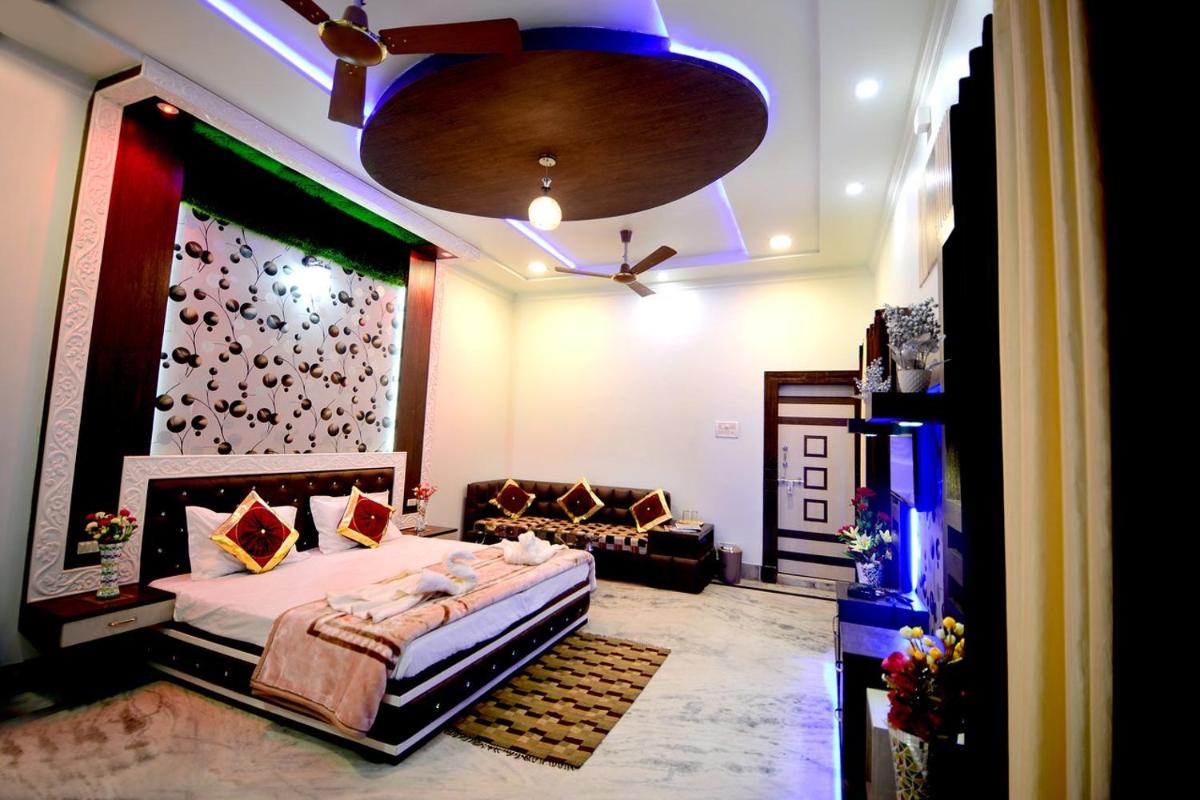 Taj Square A luxurious family homestay - Housity