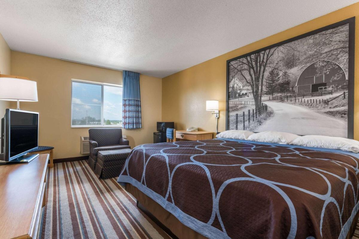 Super 8 by Wyndham Medina - Housity