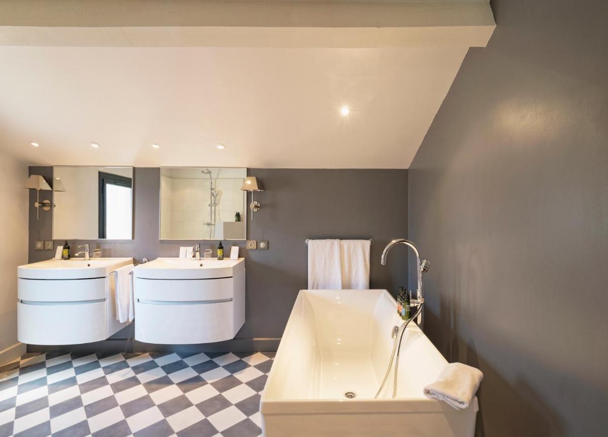 Salle de bains dans l'établissement Le Vallon de Valrugues Hotel Spa & Villas