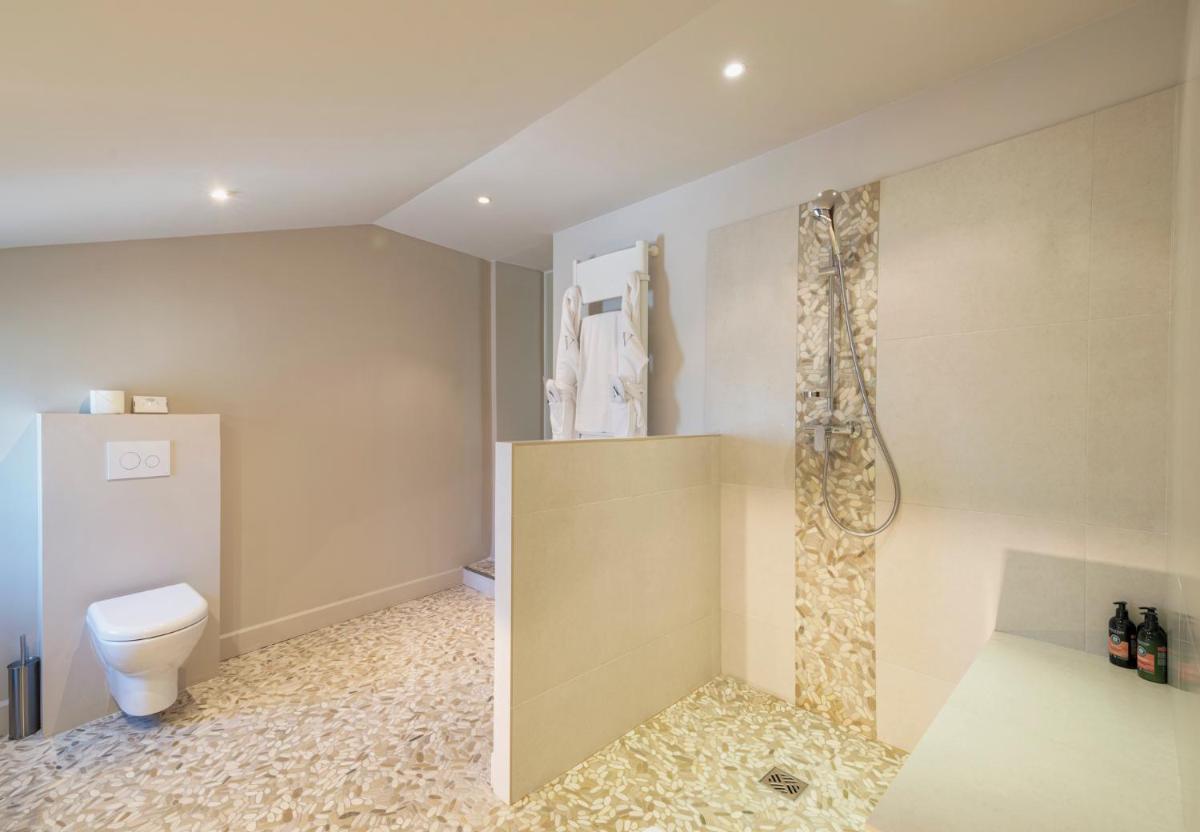 Salle de bains dans l'établissement Le Vallon de Valrugues Hotel Spa & Villas