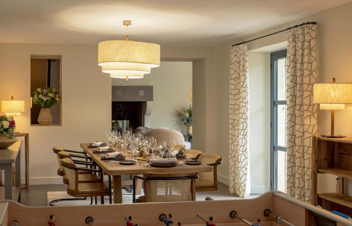 Coin salon dans l'établissement Le Vallon de Valrugues Hotel Spa & Villas