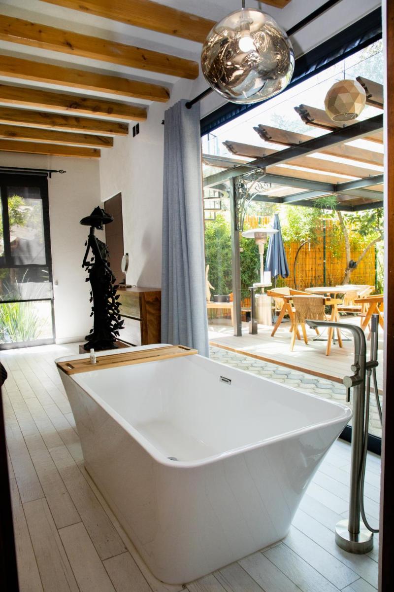 Hotel Boutique La Casa Del Lago - Housity