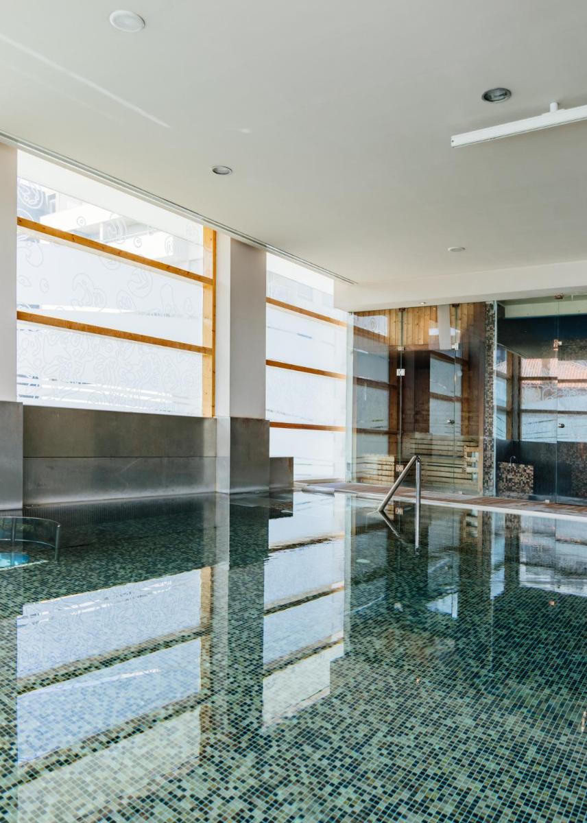 Axis Porto Business & Spa Hotel - Housity