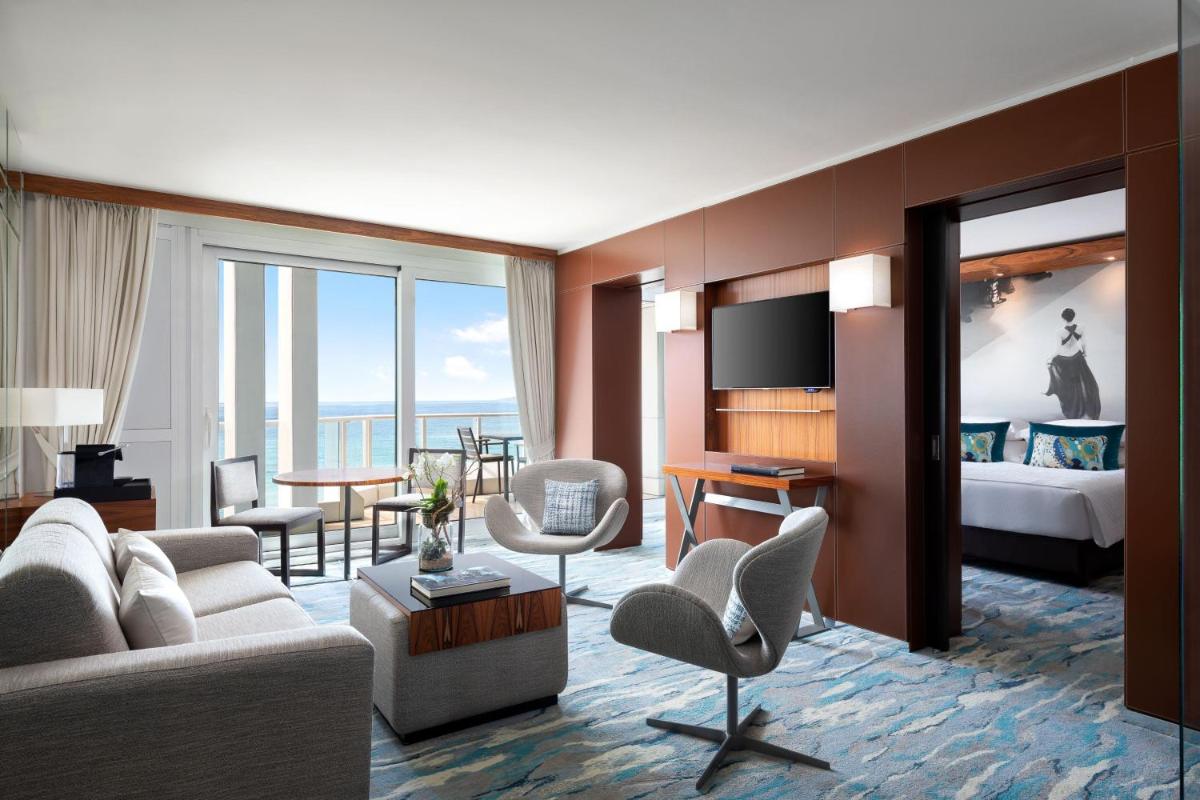 Un ou plusieurs lits dans un hébergement de l'établissement JW Marriott Cannes