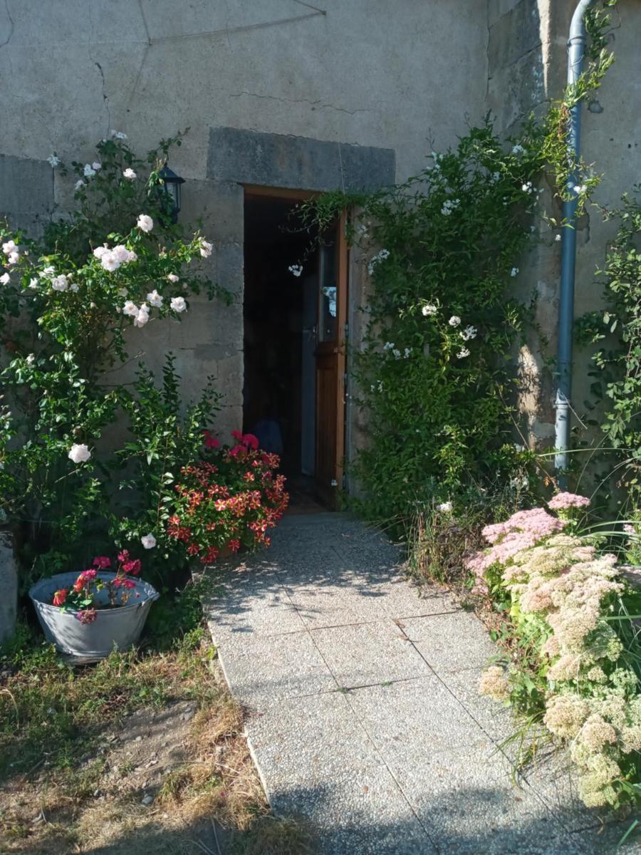 Savriere Main Large House - Housity